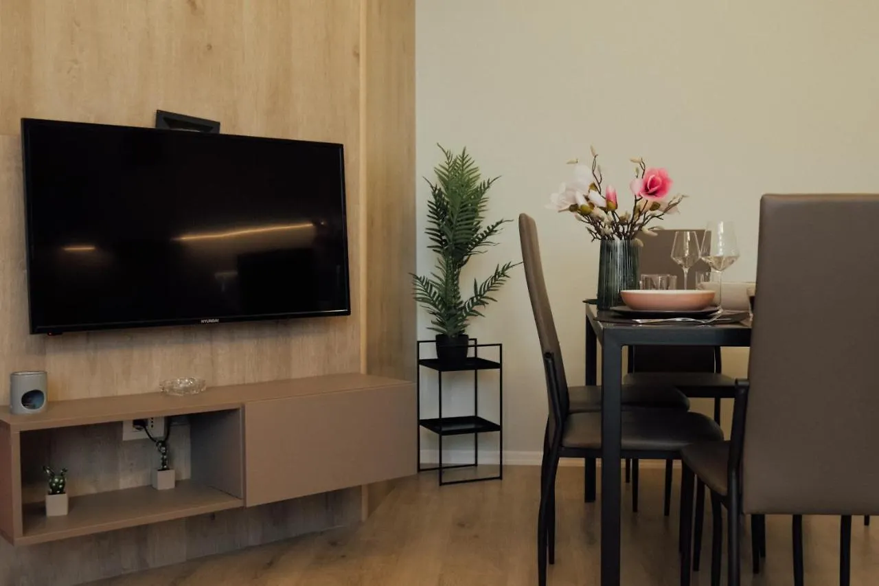טיראנה Newly Renovated Apartment